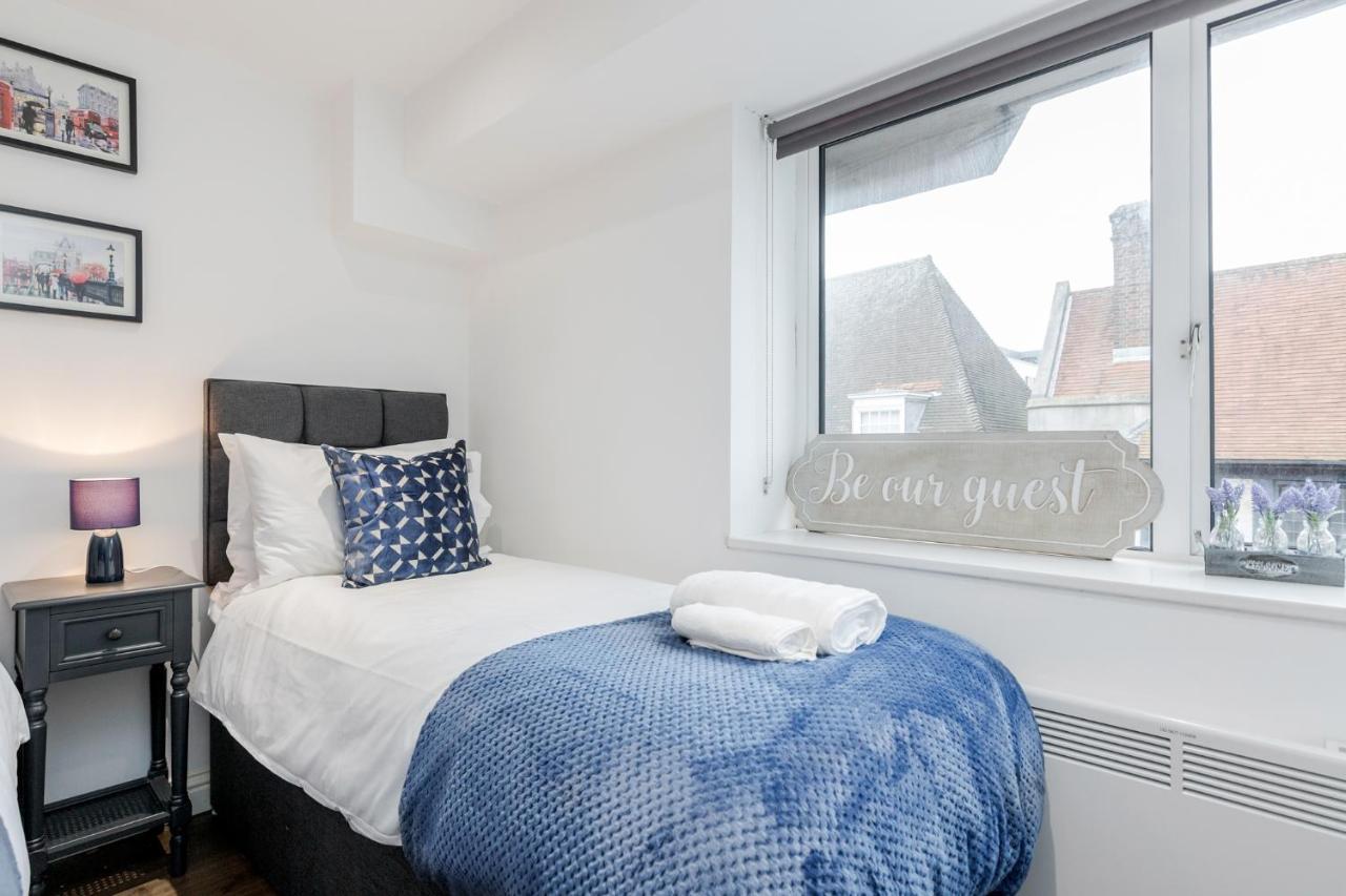 לונדון Watford Town Centre, Serviced One Bed Flat With Choice Of King Or Twin Beds, Sleeps Up To 4 Sharing, Free Wifi And Free Movies מראה חיצוני תמונה