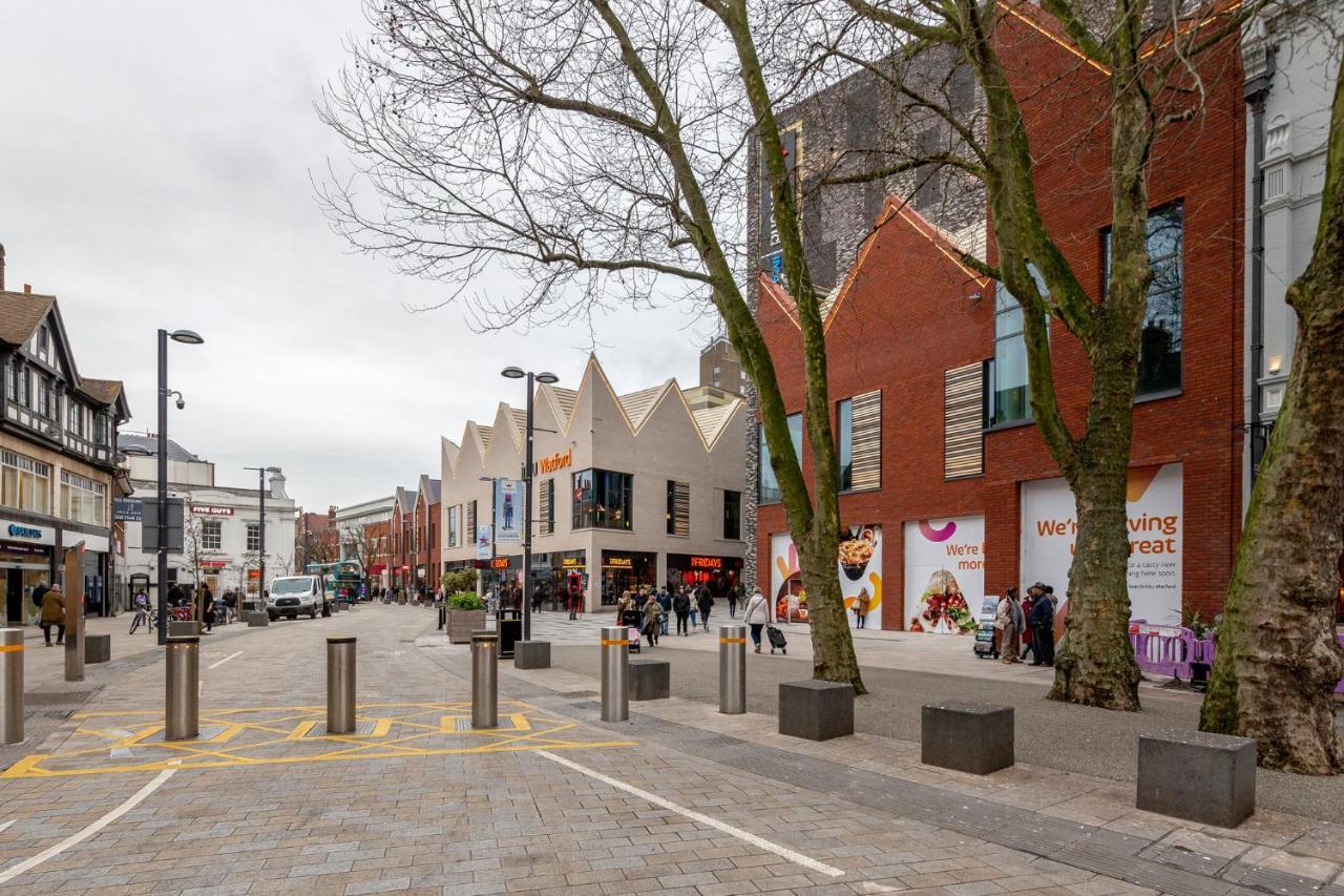 לונדון Watford Town Centre, Serviced One Bed Flat With Choice Of King Or Twin Beds, Sleeps Up To 4 Sharing, Free Wifi And Free Movies מראה חיצוני תמונה