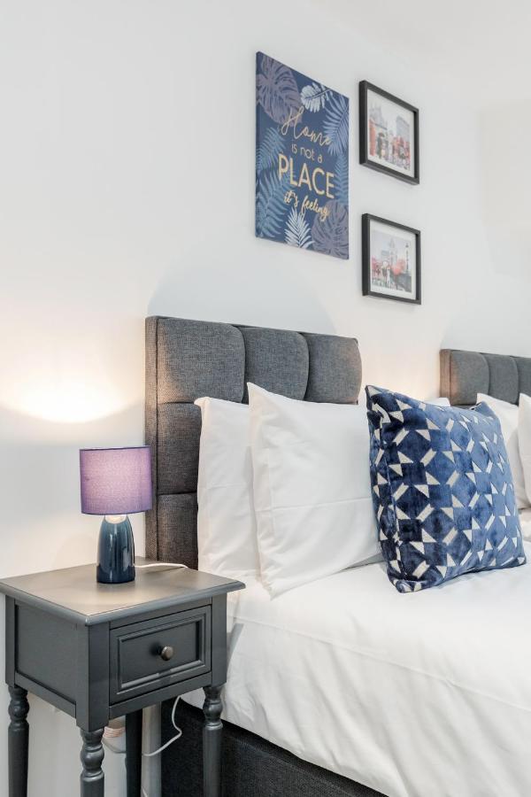 לונדון Watford Town Centre, Serviced One Bed Flat With Choice Of King Or Twin Beds, Sleeps Up To 4 Sharing, Free Wifi And Free Movies מראה חיצוני תמונה