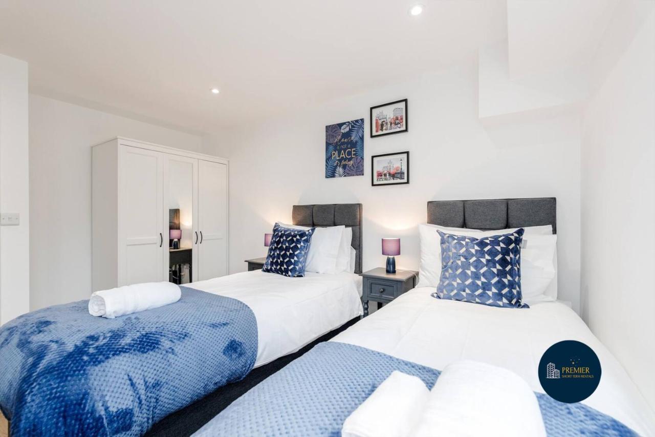 לונדון Watford Town Centre, Serviced One Bed Flat With Choice Of King Or Twin Beds, Sleeps Up To 4 Sharing, Free Wifi And Free Movies מראה חיצוני תמונה
